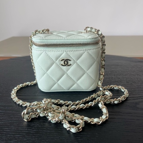 Chanel香奈兒 荔枝紋牛皮小方盒化妝包斜挎包 淡綠色 芯片款，