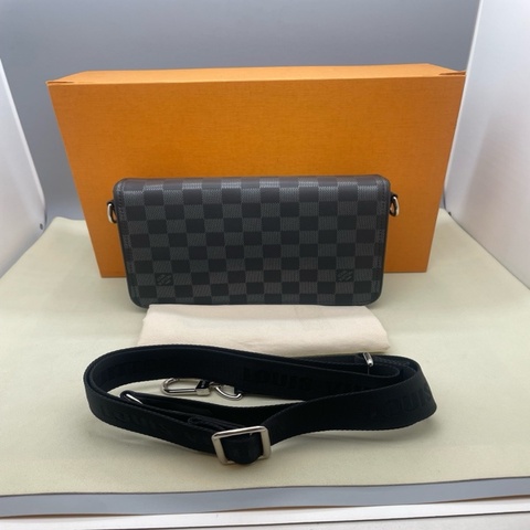 路易威登/Louis Vuitton    郵差單肩包 尺寸:23.5x14x5附件:肩帶  塵袋 芯片款。