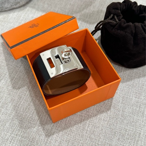 Hermès Kelly 經典寬皮手環