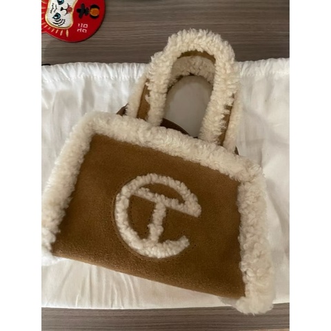 UGG x TELFAR 麂皮毛毛小包