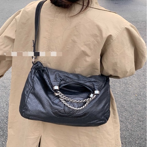 Chanel香奈兒 熔岩鏈鏤空托特