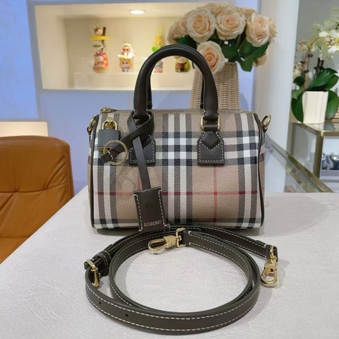 Burberry mini波士頓枕頭包