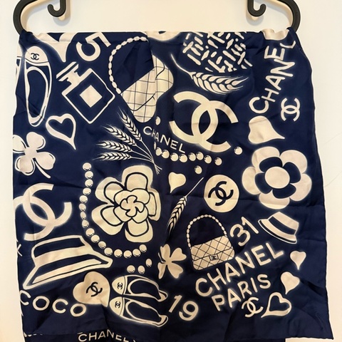 Chanel藍白絲巾