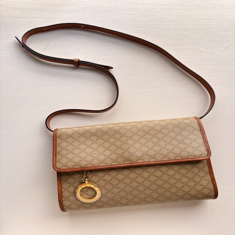 Celine 經典老花翻蓋金圈吊飾兩用包 腋下包 真皮 米色 淺棕