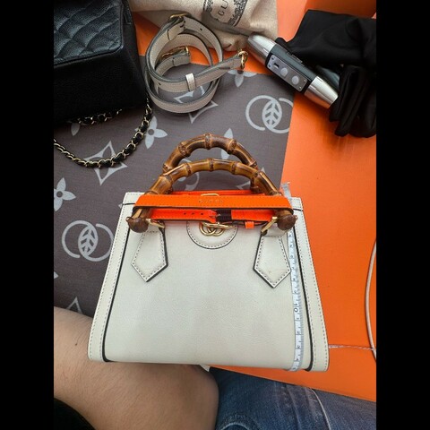Gucci/古馳 白色全皮黛安娜竹節包mini