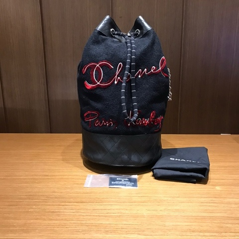 香奈兒CHANEL秀款刺繡黑色水桶包
