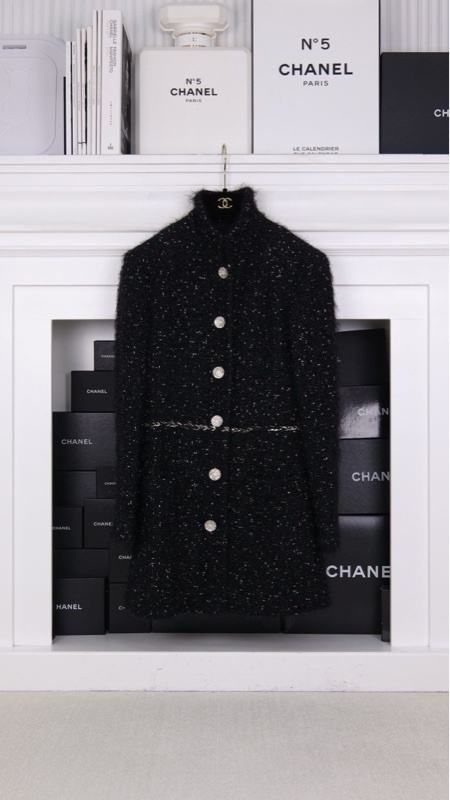 Chanel 22A秀款黑金细闪编织亮片长款上衣外套