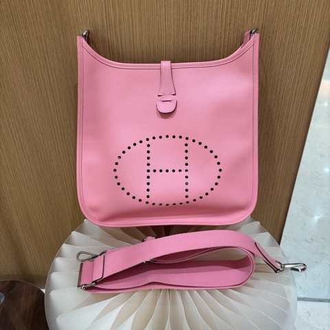 Hermes/愛馬仕 Evelyne29 伊芙琳  29 斜背包 奶昔粉銀扣