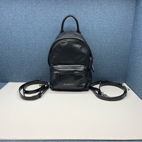Givenchy紀梵希 黑色 雙肩包