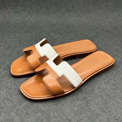 HERMES/愛馬仕 oran 一字拖鞋 女款 白拼棕色  37碼