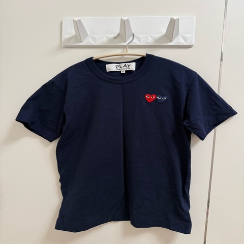 Comme des Garçons CDG play tee 加細碼 XS T恤 深藍色紅藍雙心