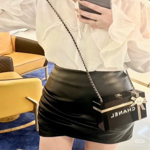 🖤 威選精品｜CHANEL 山茶花禮物盒子鏈條包