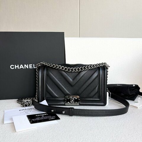 Chanel 黑銀V紋Leboy中號鏈條包 黑色銀扣 小牛皮 25*15*8 98新配件保卡 塵袋 盒 塵袋