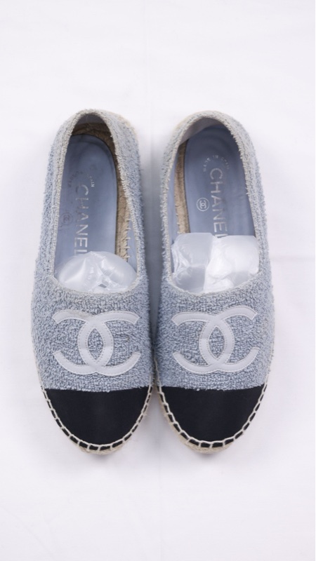Chanel 灰色徽标绒面渔夫鞋平底鞋