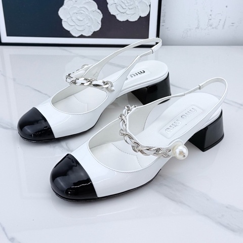 miumiu繆繆 黑白瑪麗珍 35碼 已貼底