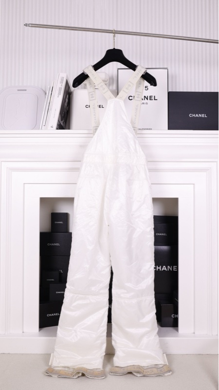 Chanel 03年运动方标系列白色棉服滑雪服背带裤