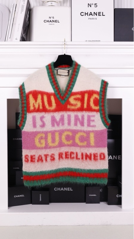 Gucci 100周年纪念款彩色拉绒马海毛字母针织马甲外套