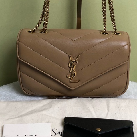 Saint Laurent/聖羅蘭 奶茶色金扣LouLou信封包鏈條包 25年 有塵袋鏡子子袋