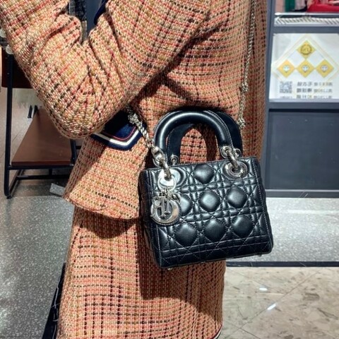 Dior lady dior 戴妃三格
黑色