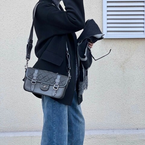 Chanel 香奈兒孟買劍橋包
銀灰色