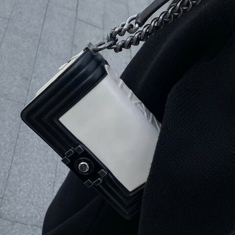 Chanel香奈兒Leboy中號鏈條包光面牛皮熊貓色