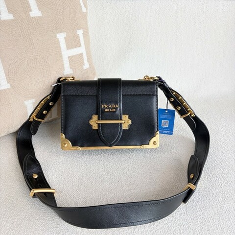 Prada Cahier宮廷盒子包
黑金 牛皮