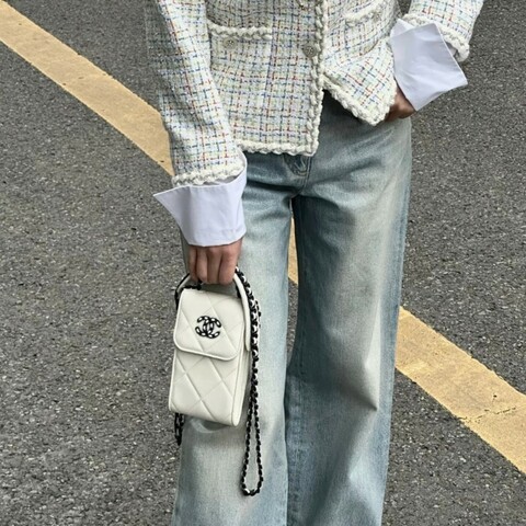 Chanel 19bag豎版手機包 白色羊皮
