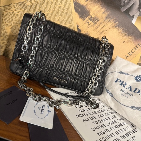 普拉達  PRADA Nappa Gaufre 經典 抓皺皮革 鏈帶包 黑色 斜背包 側背包