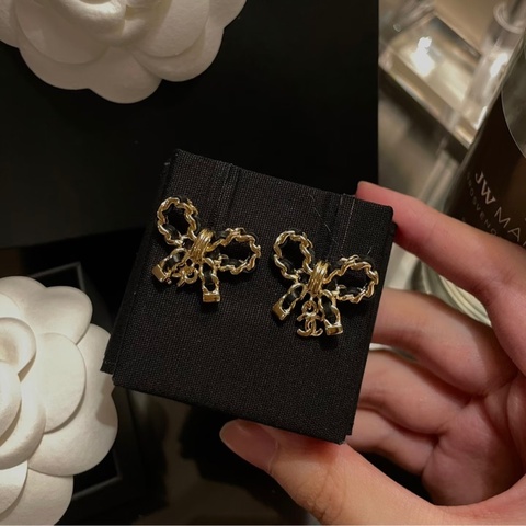 CHANEL 蝴蝶結 皮穿鍊 爆款 耳環