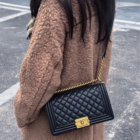 CHANEL/香奈兒黑金中號荔枝紋牛皮leboy斜挎包
