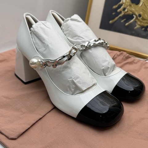 Miu Miu 繆繆 女士鏈條和仿珍珠飾皮革瑪麗珍高跟鞋 熊貓配色 36.5碼  有其它碼