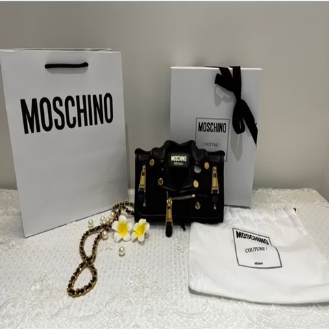 MOSCHINO 真品《全新》黑金夾克造型 WOC 鏈帶包｜牛皮｜全配附盒｜斜背包 肩背包