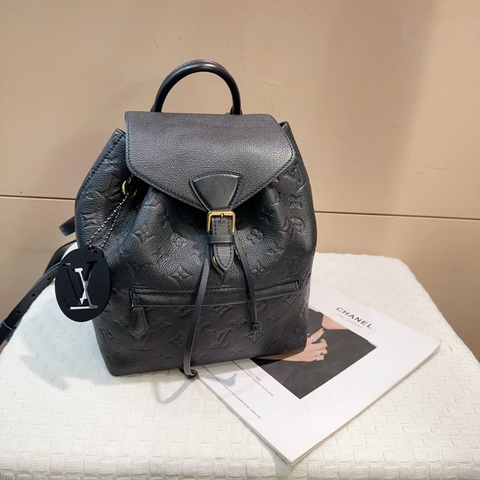 LV 黑牛皮壓紋Montsouris PM後背包