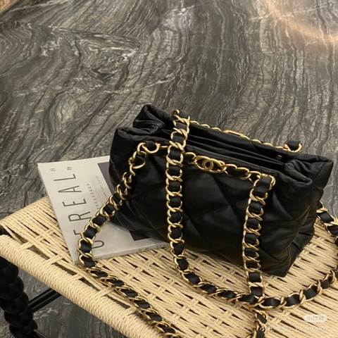 香奈兒Chanel 22B熔岩黑金 TOTE 單肩包，新款晶片