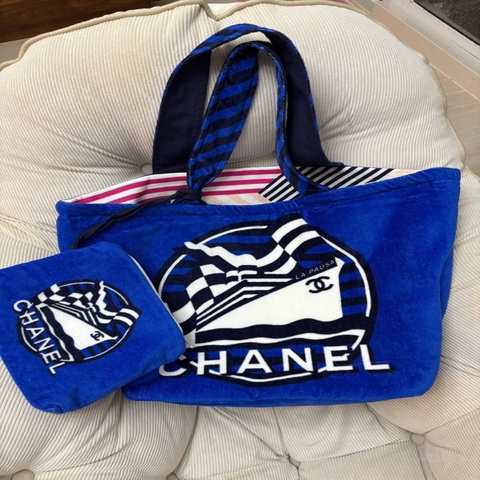 Chanel 香奈兒2019春夏款 老佛爺最後一季郵輪秀場款郵輪雙面沙灘包tote 二合一沙灘包 99新近閒置
