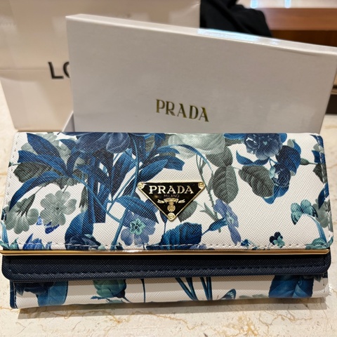 Prada 長夾