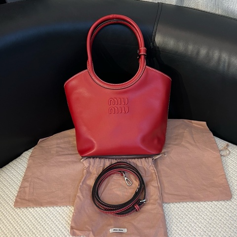miu miu 繆繆 紅色托特新款小號。