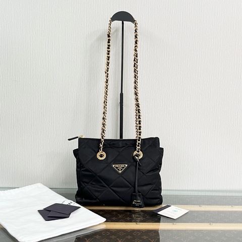 🖤 威選精品｜PRADA Re-Edition 黑金鍊條肩背包 🖤