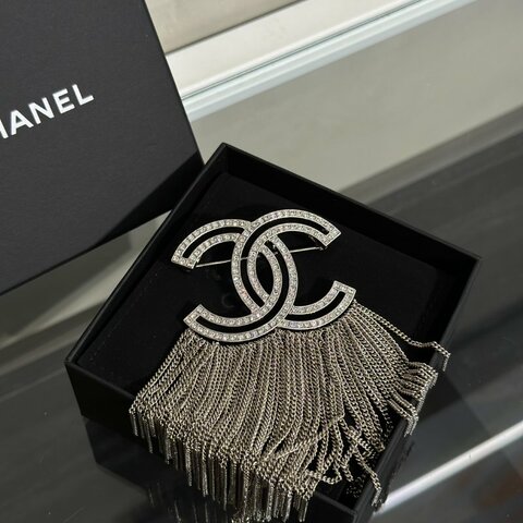 CHANEL 16K水鑽雙C流蘇胸針