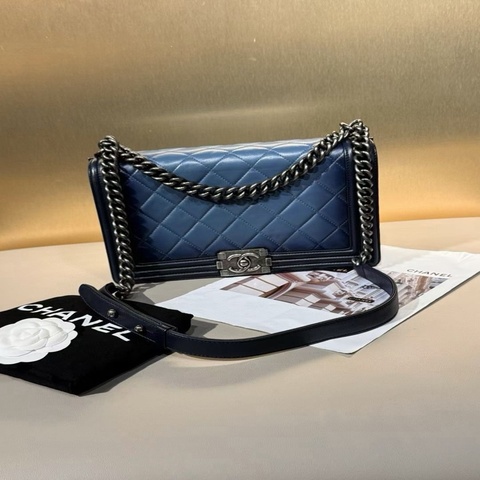 💙 威選精品｜CHANEL Le Boy 中大號 深藍漸變 銀扣鏈條包 💙