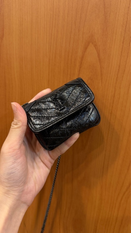 YSL 黑油蠟牛皮黑釦迷你斜背包
