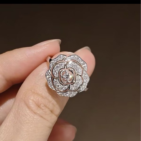 Chanel 香奈兒Camelia系列 白金滿鑽山茶花戒指 48碼 整朵山茶花密鑲碎鑽+中心主鑽