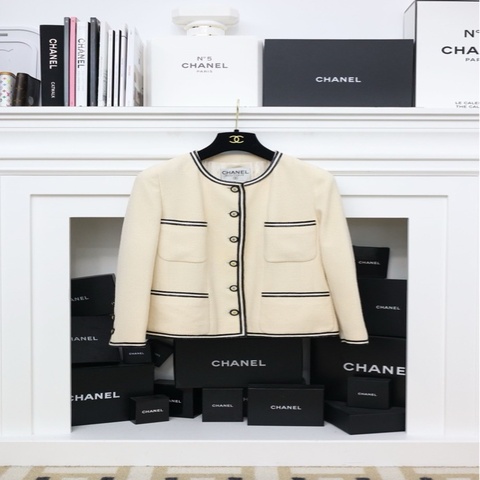 Chanel 95年芭比系列秀款黑白四口袋外套FR40