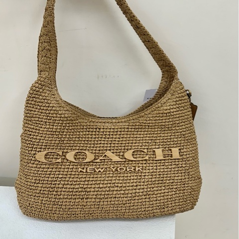 全新Coach  Brooklyn 28 草編包 磁性扣合字母浮雕編織設計 單肩包 小號 small 稻草色