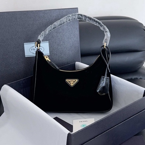 【全新品】Prada Re-Edition 黑金皮肩帶尼龍hobo腋下包 絲絨天鵝絨