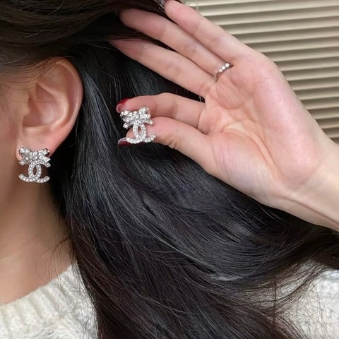 Chanel🎀銀色水鑽蝴蝶結雙Clogo耳環ABA922