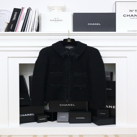 Chanel黑色羊毛毛边领四口袋外套