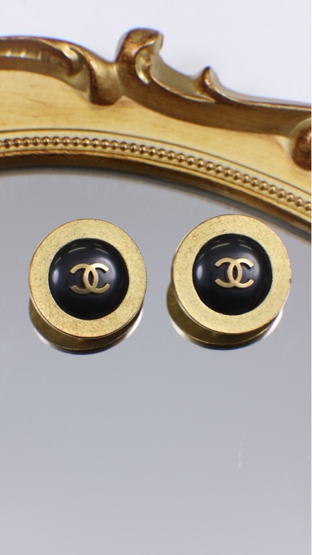 Chanel 94年黑金CC LOGO圆盘耳夹