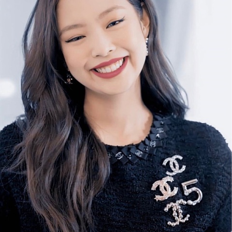 Chanel✨Jennie同款No.5水晶與琉璃珍珠鑲嵌幸運數字5胸針別針