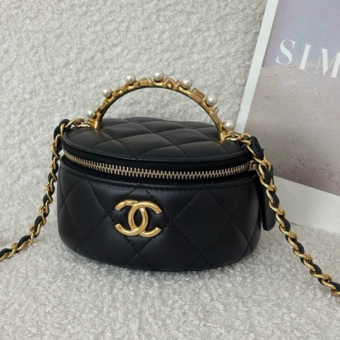 Chanel香奈兒 珍珠水鑽手柄化妝盒手提包斜挎包 黑金羊皮 芯片款